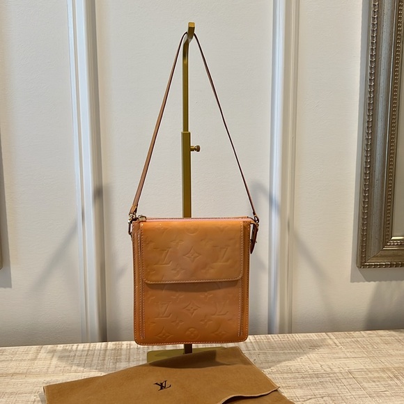 Louis Vuitton Mono Vernis Motto Pochette Shoulder Bag Sunset Marshmallow Pink - Picture 4 of 15